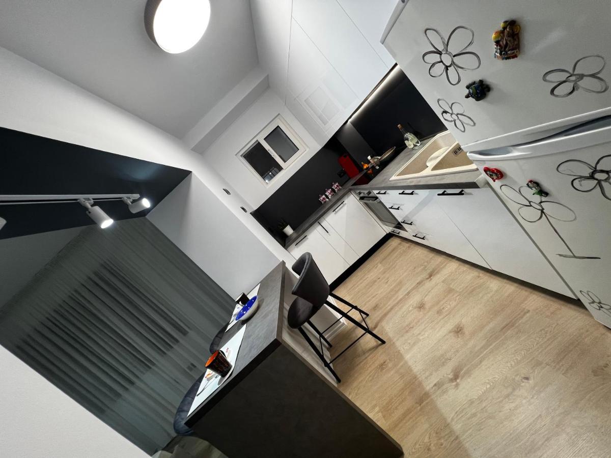 Amion Apartment In Center Of Tirana Exterior foto