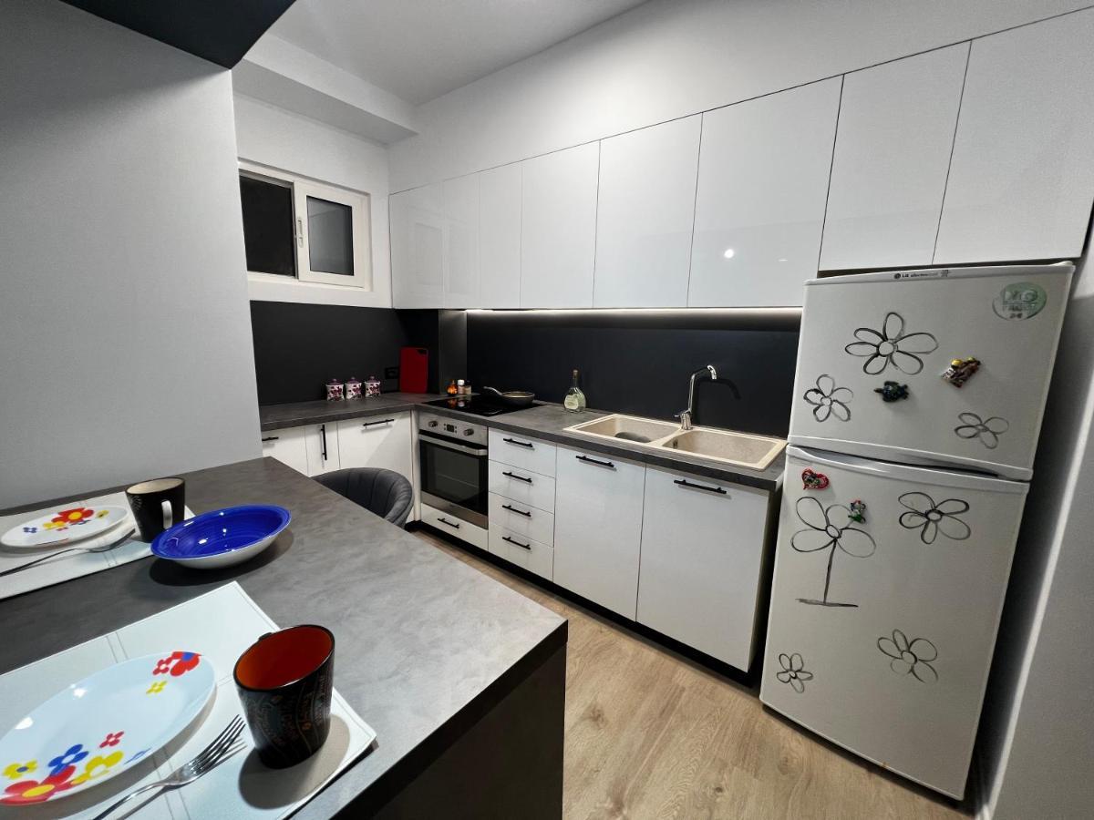 Amion Apartment In Center Of Tirana Exterior foto